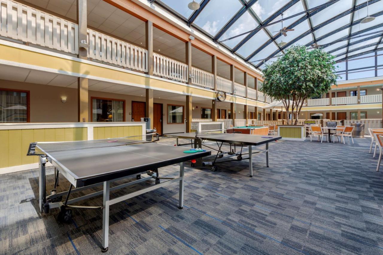 Best Western Plus Dubuque Hotel And Conference Center Exterior foto