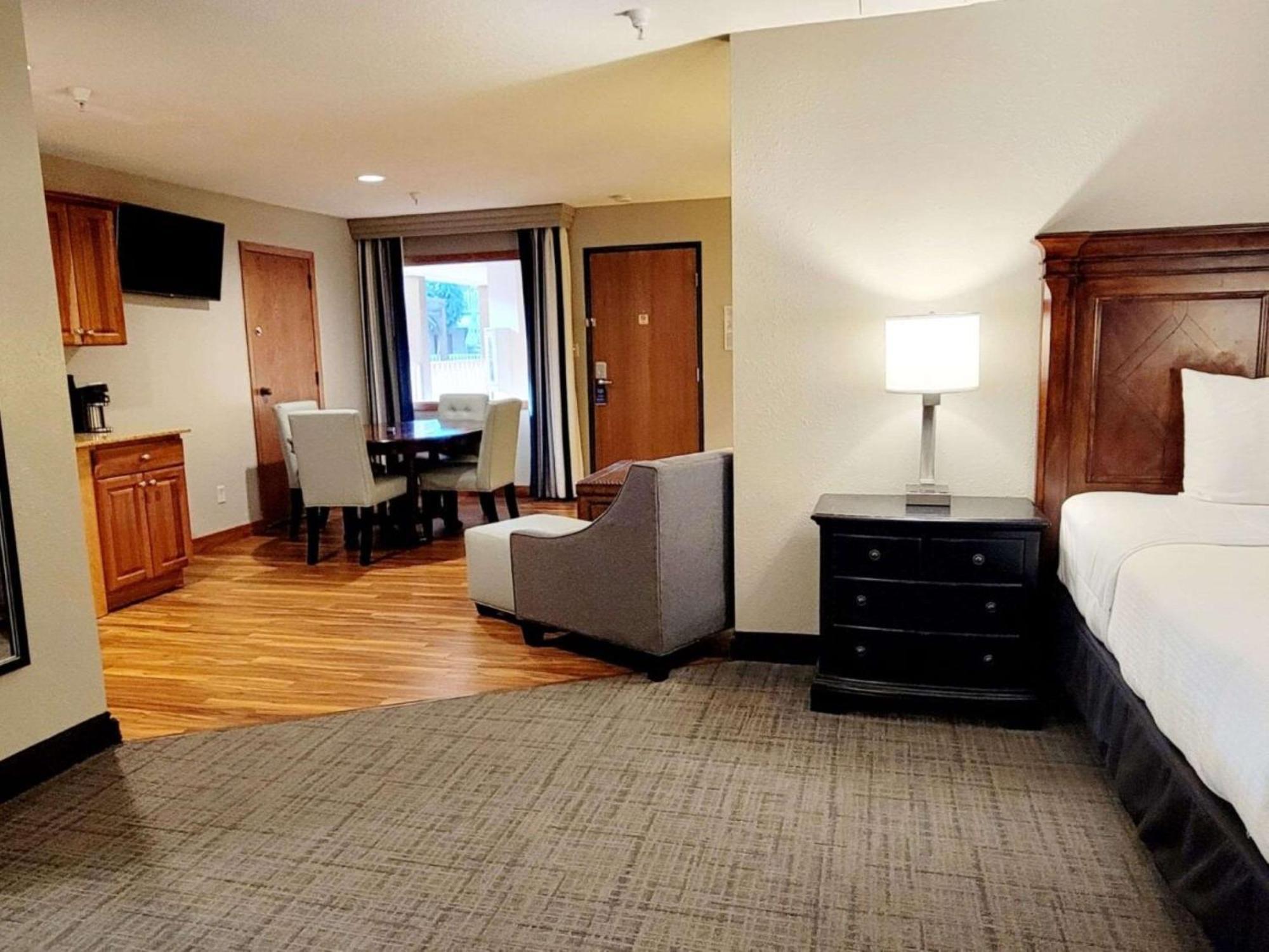 Best Western Plus Dubuque Hotel And Conference Center Exterior foto